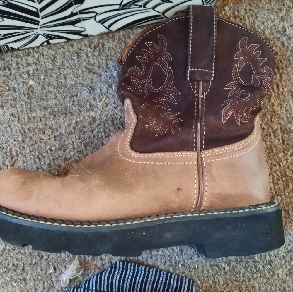 Women's cowgirl boots